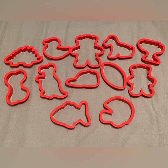 Huge lot of cookie cutters for playdoh or baking- 91 not 101 - Picture 3 of 9